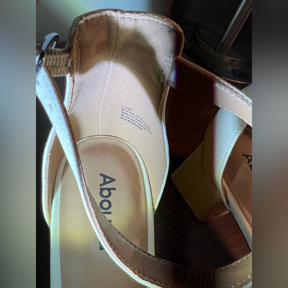 Women’s size 13 heels abound white leather square toe 2.5” block heel new - Picture 3 of 6